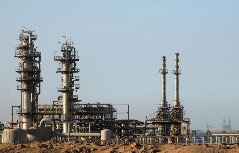 &copy; Reuters. Israël envisage de construire un nouveau gazoduc terrestre pour augmenter rapidement ses exportations de gaz naturel vers l'Egypte, a déclaré le ministère israélien de l'Energie à Reuters. /Photo d'archives/REUTERS/Amr Abdallah Dalsh