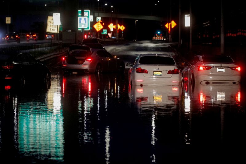 &copy; Reuters. FILE PHOTO: Abandoned cars are left on a flooded highway, as local media reported the remnants of Tropical Storm Ida bringing drenching rain and the threat of flash floods and tornadoes to parts of the northern mid-Atlantic, in the Queens borough of New Y
