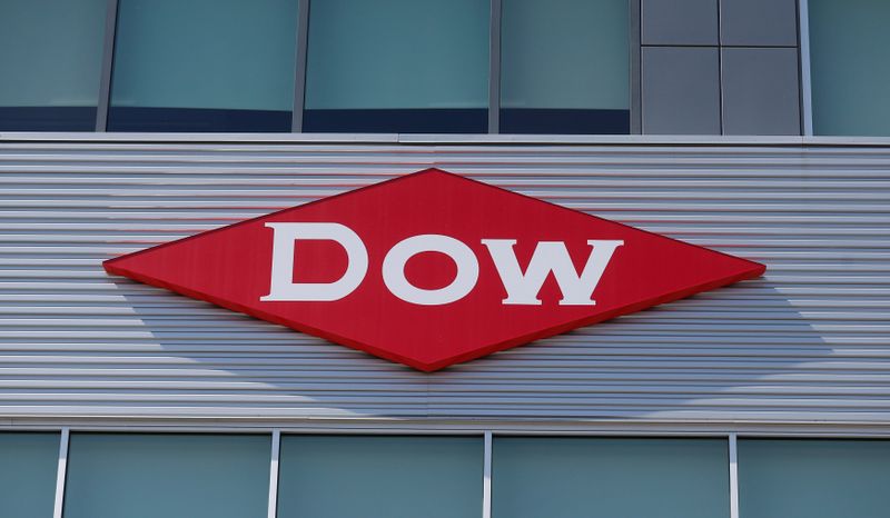 &copy; Reuters. The Dow logo is seen on a building in downtown Midland, Michigan, in this May 14, 2015 file photograph.   REUTERS/Rebecca Cook/File Photo