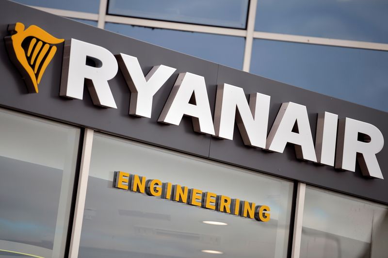 &copy; Reuters. El logotipo de Ryanair en su sede en Dublín, Irlanda, 16 de septiembre de 2021. REUTERS/Clodagh Kilcoyne