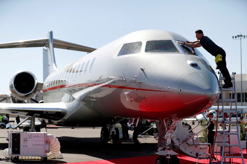 &copy; Reuters. FILE PHOTO: Bruce Best, an aircraft detailer with AEM Group, cleans the windshield of a VistaJet Global 7500 business jet at the Henderson Executive Airport during the NBAA Business Aviation Convention & Exhibition in Henderson, Nevada, U.S., October 12, 