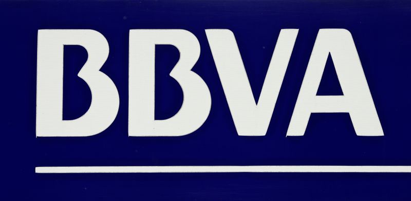 &copy; Reuters. FOTO DE ARCHIVO: Logotipo del banco BBVA en Sevilla, sur de España, 14 de marzo de 2016. REUTERS/Marcelo del Pozo