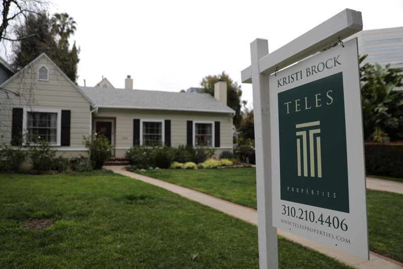 &copy; Reuters. Placa sinaliza casa à venda em Santa Mônica, Califórnia
21/03/2017
REUTERS/Lucy Nicholson