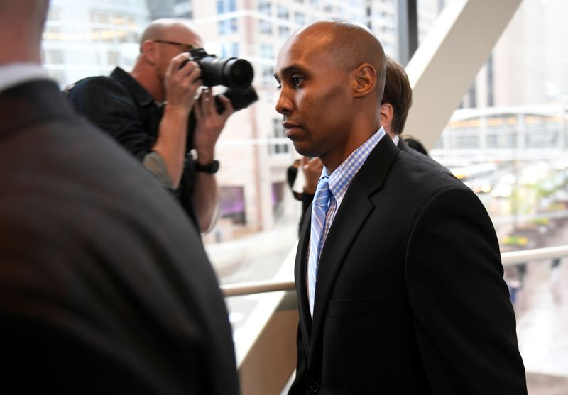 &copy; Reuters. FILE PHOTO: Mohamed Noor, former Minnesota policeman on trial for fatally shooting an Australian woman, walks into the courthouse in Minneapolis, Minnesota, U.S., April 30, 2019. REUTERS/Craig Lassig