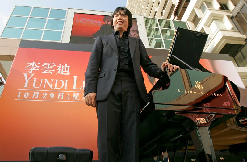 &copy; Reuters. 　中国の著名ピアニストの李雲迪（ユンディ・リ）容疑者（３９）が買春容疑で北京で拘束されたと、国営メディアが２１日伝えた。香港え２００６年１０月撮影（２０２１年　ロイター/BO