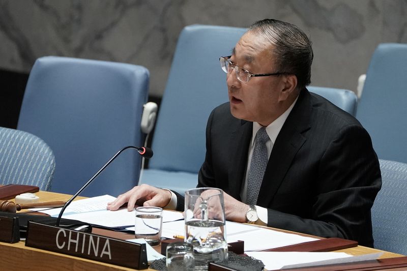 © Reuters. سفير الصين لدى الأمم المتحدة تشانغ جون يتحدث أمام مجلس الامن في نيويورك يوم 10 مارس آذار 2021. تصوير: كارلو اليجري - رويترز.