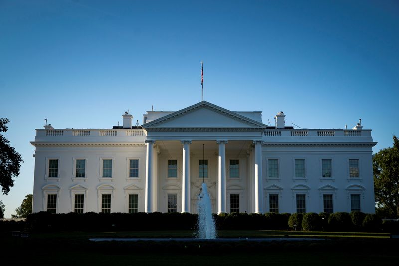 &copy; Reuters. FILE PHOTO: A general view of the White House in Washington, U.S., October 2, 2021. REUTERS/Al Drago/File Photo