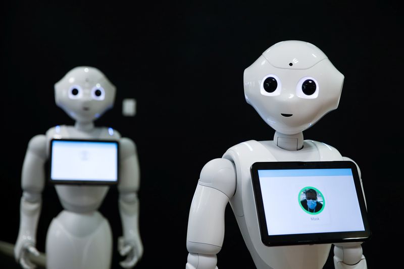 &copy; Reuters. 　１０月２２日、ソフトバンクグループが、ヒト型ロボット「ペッパー」を開発したフランスのロボット事業の売却に向け、ドイツのユナイテッド・ロボティクス・グループと交渉している