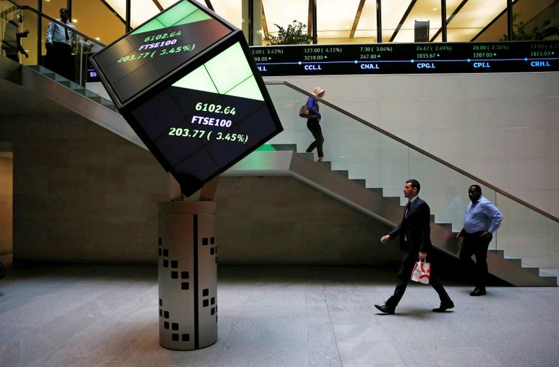 &copy; Reuters. FILE PHOTO: People walk through the lobby of the London Stock Exchange in London, Britain August 25, 2015.  REUTERS/Suzanne Plunkett/File photo