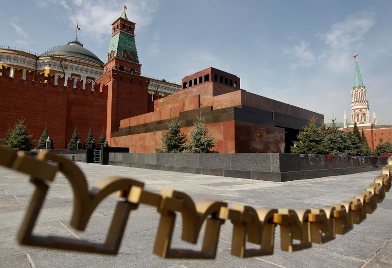 &copy; Reuters. A view of the mausoleum of Soviet state founder Vladimir Lenin in the Red Square, near the Kremlin in central Moscow, May 15, 2013. The mausoleum, which was closed for planned repairs and renovation works at the end of 2012, was reopened on Wednesday. REU