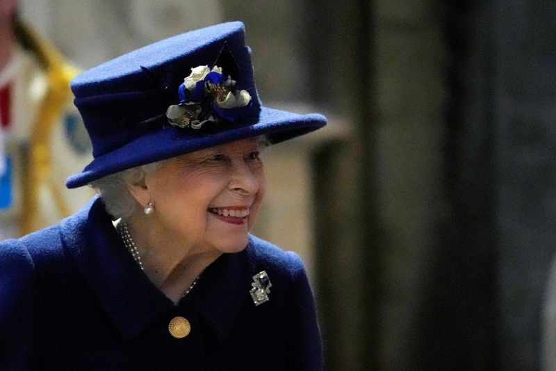 &copy; Reuters. La Regina Elisabetta durante il centenario della Royal British Legion all'Abbazia di Westminster a Londra. 12 ottobre 2021. Frank Augstein/Pool via REUTERS