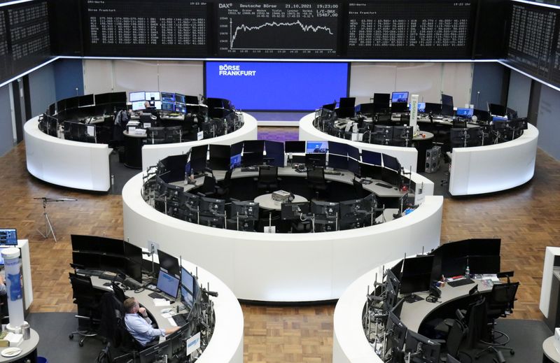 &copy; Reuters. Les Bourses européennes profitent à mi-séance d'un regain d'appétit pour le risque. À Paris, le CAC 40 gagne 1,03% à 6.755,12 points vers 11h20 GMT, au plus haut depuis le 3 septembre. À Francfort, le Dax prend 0,87% et à Londres, le FTSE s'octroi
