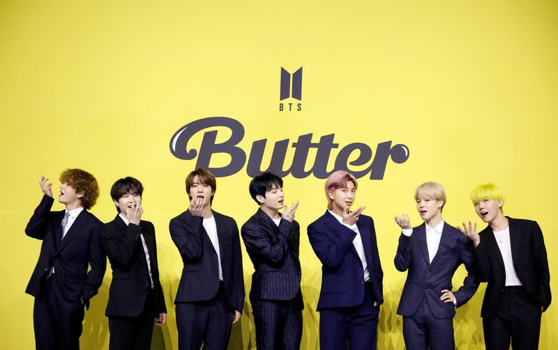 &copy; Reuters. Foto de archivo de la banda de K-pop BTS posando para fotografías durante el lanzamiento del single 'Butter' in Seul
May 21, 2021. REUTERS/Kim Hong-Ji/ 
