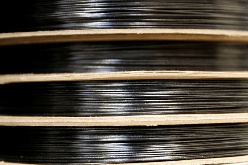 &copy; Reuters. Foto de archivo de bobinas de filamentos de fibra de carbono en una fábrica en Santa Clara, California