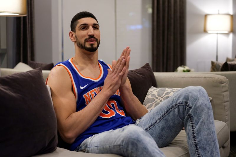 &copy; Reuters. FILE PHOTO: Turkish NBA player Enes Kanter watches the final minutes of the game as his team, the New York Knicks, plays the Washington Wizards at the O2 Arena in London on his television in White Plains, New York, U.S., January 17, 2019. REUTERS/Caitlin 