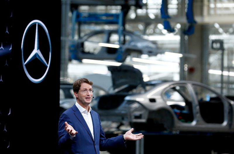 &copy; Reuters. FILE PHOTO: Ola Kaellenius, chairman of Daimler AG, attends the presentation of the new Mercedes-Benz S-Class at the Daimler production plant in Sindelfingen near Stuttgart, Germany, September 2, 2020. REUTERS/Ralph Orlowski/File Photo