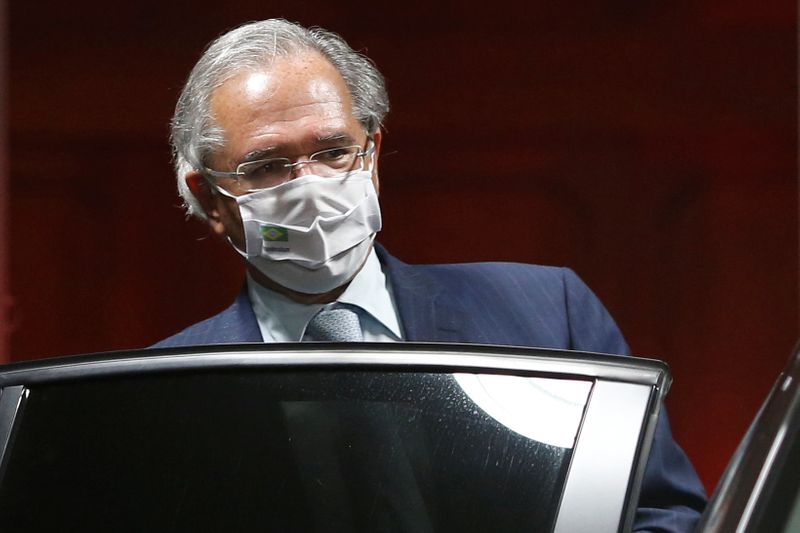 &copy; Reuters. Brazil's Economy Minister Paulo Guedes leaves the Ministry of Economy building in Brasilia, Brazil October 5, 2021. REUTERS/Adriano Machado/Files