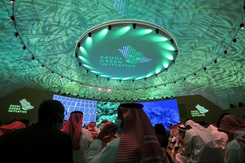 &copy; Reuters. Participants attend the Saudi Green Initiative Forum to discuss efforts by the world's top oil exporter to tackle climate change, in Riyadh, Saudi Arabia, October 23, 2021. REUTERS/Ahmed Yosri