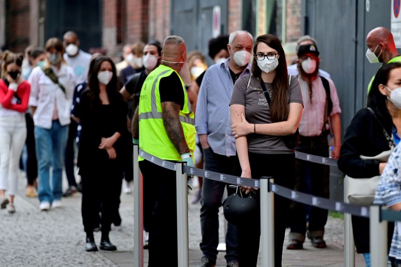 &copy; Reuters. Le taux d'incidence de l'épidémie de COVID-19 en Allemagne est remonté samedi à 100 cas pour 100.000 habitants sur sept jours, au plus haut depuis la mi-mai. /Photo prise le 9 août 2021/REUTERS/John Macdougall