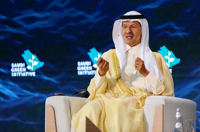 &copy; Reuters. El ministro de Energía saudí, el príncipe Abdulaziz bin Salman bin Abdulaziz Al Saud, habla durante el Foro de la Iniciativa Verde Saudí para discutir los esfuerzos del principal exportador de petróleo del mundo para hacer frente al cambio climático
