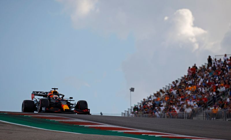 &copy; Reuters. El piloto Max Verstappen de Red Bull durante la sesión de calificación en Austin para el Gran Premio de Estados Unidos. REUTERS/Brian Snyder