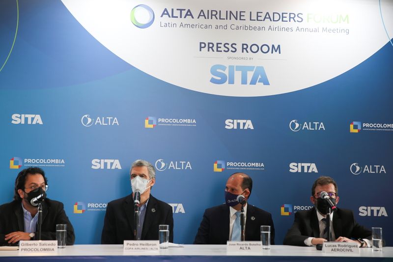 &copy; Reuters. Pedro Heilbron CEO of Copa Airlines and Jose Ricardo Botelho CEO of ALTA attend the ALTA Airlines Leaders Forum, in Bogota, Colombia, October 24, 2021. REUTERS/Luisa Gonzalez