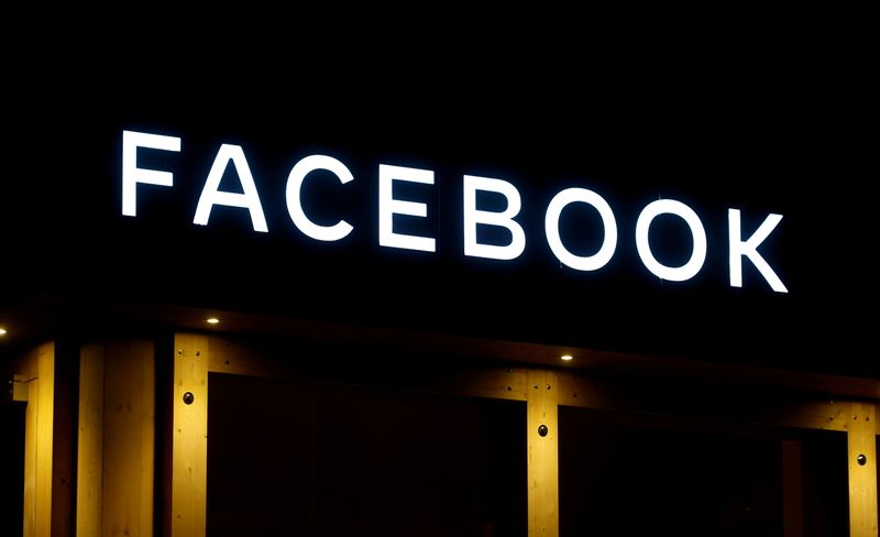&copy; Reuters. FILE PHOTO: The logo of Facebook is seen in Davos, Switzerland Januar 20, 2020. REUTERS/Arnd Wiegmann/File Photo