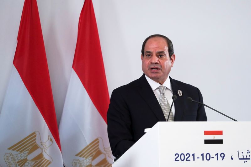 © Reuters. الرئيس المصري عبد الفتاح السيسي يتحدث خلال مؤتمر صحفي في أثينا يوم 19 أكتوبر تشرين الأول 2021. تصوير:رويترز.