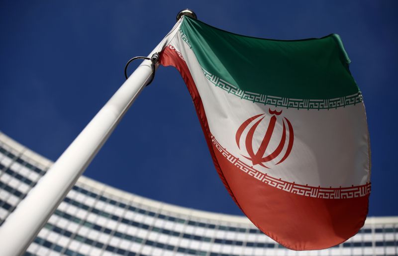 &copy; Reuters. IMAGEN DE ARCHIVO.  La bandera de Irán flamea frente a la sede de la Agencia Internacional de Energía Atómica, en Viena, Austria, Marzo 1, 2021. REUTERS/Lisi Niesner