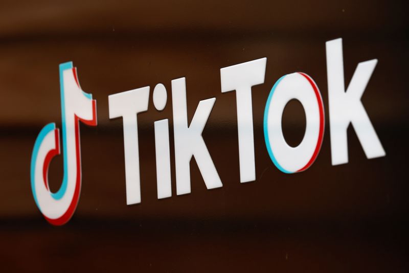 &copy; Reuters. FILE PHOTO: The TikTok logo is pictured outside the company's U.S. head office in Culver City, California, U.S.,  September 15, 2020.   REUTERS/Mike Blake/File Photo