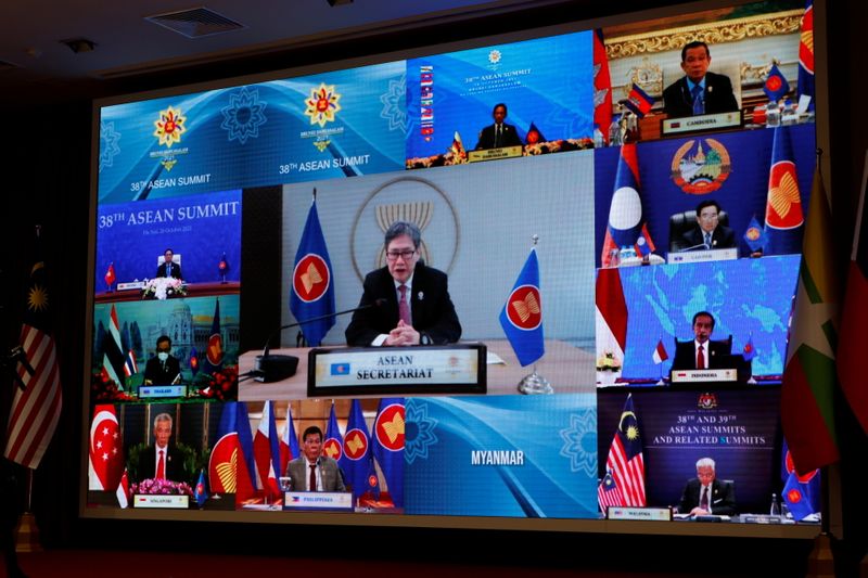 &copy; Reuters. 　１０月２６日、東南アジア諸国連合（ＡＳＥＡＮ）の首脳会議が開幕したが、ミャンマーからの代表者は不在だった。写真はオンラインのＡＳＥＡＮ首脳会議。ブルネイのバンダルスリブ