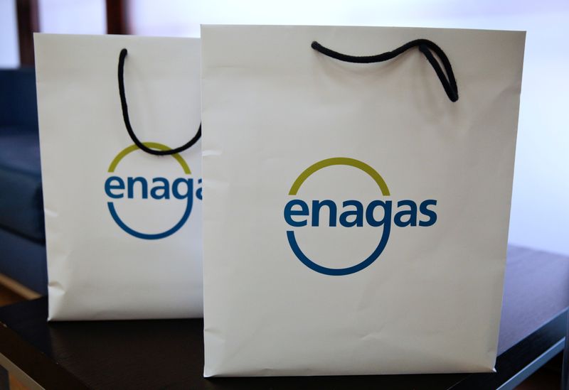 &copy; Reuters. FILE PHOTO: The logo of Enagas can be seen on two bags during an event in Madrid, Spain, May 19, 2016. REUTERS/Andrea Comas