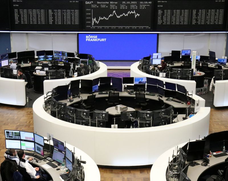 &copy; Reuters. Les principales Bourses européennes progressent en début de séance mardi. À Paris, le CAC 40 gagne 0,56% à 6.750,43 points vers 07h45 GMT. A Londres, le FTSE 100 prend 0,21% et à Francfort, le Dax avance de 0,87%. /Photo prise le 25 octobre 2021/REU