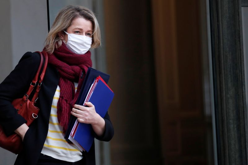 &copy; Reuters. La décision politique de construire ou non de nouveaux réacteurs nucléaires de type EPR en France "va être prise rapidement", a déclaré mardi la ministre de la Transition écologique Barbara Pompili. /Photo prise le 27 janvier 2021/REUTERS/Gonzalo F