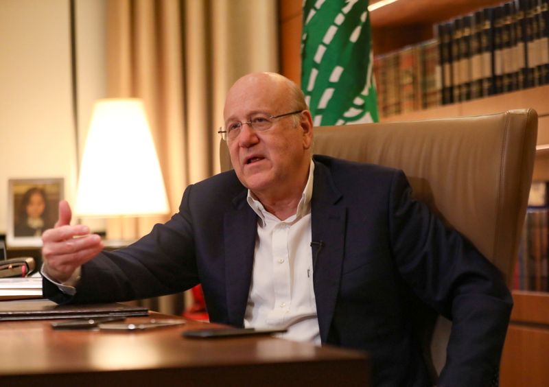 &copy; Reuters. Le Premier ministre libanais Najib Mikati a dit mardi espérer que le gouvernement puisse rapidement se réunir alors que son action demeure paralysée par les tensions autour de l'enquête sur l'explosion au port de Beyrouth l'an dernier. /Photo prise le