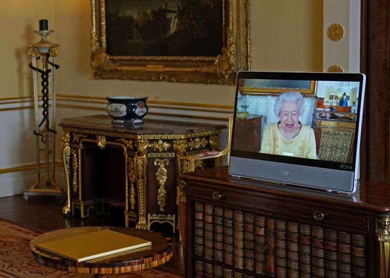 &copy; Reuters. الملكة إليزابيث تشارك في اجتماع عبر الإنترنت من قلعة وندسور يوم الثلاثاء. صورة لرويترز من ممثل عن وكالات الأنباء