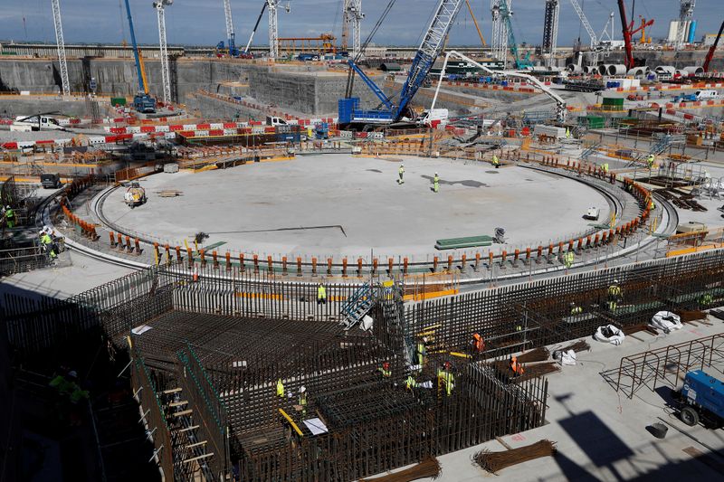 © Reuters. Workers at the nuclear reactor area under construction, are seen at Hinkley Point C nuclear power station site, near Bridgwater, Britain, September 12, 2019.  REUTERS/Peter Nicholls