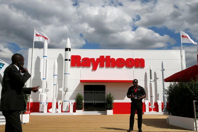 &copy; Reuters. FILE PHOTO: A security officer stands guard in front of a Raytheon stand at the 53rd International Paris Air Show at Le Bourget Airport near Paris, France June 21, 2019. REUTERS/Pascal Rossignol