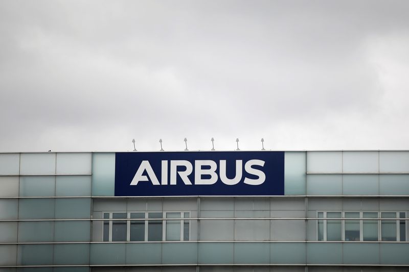 &copy; Reuters. FILE PHOTO: A logo of Airbus is seen at the entrance of its factory in Blagnac near Toulouse, France, July 2, 2020.  REUTERS/Benoit Tessier