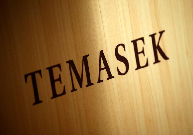 &copy; Reuters. FILE PHOTO: A Temasek logo is seen at the annual Temasek Review in Singapore July 7, 2016. REUTERS/Edgar Su/File Photo