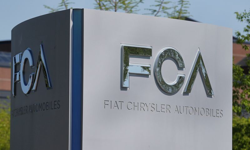 &copy; Reuters. IMAGEN DE ARCHIVO. Un señal de Fiat Chrysler Automobiles se ve en las oficinas centrales de la compañía en Auburn Hills, Michigan, EEUU. REUTERS/Rebecca Cook