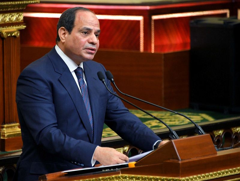 &copy; Reuters. الرئيس المصري عبد الفتاح السيسي يتحدث في البرلمان المصري في القاهرة بصورة من أرشيف رويترز.