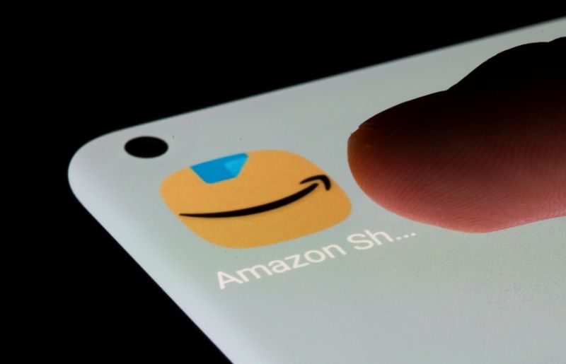 &copy; Reuters. FILE PHOTO: Amazon app is seen on a smartphone in this illustration taken, July 13, 2021. REUTERS/Dado Ruvic/Illustration