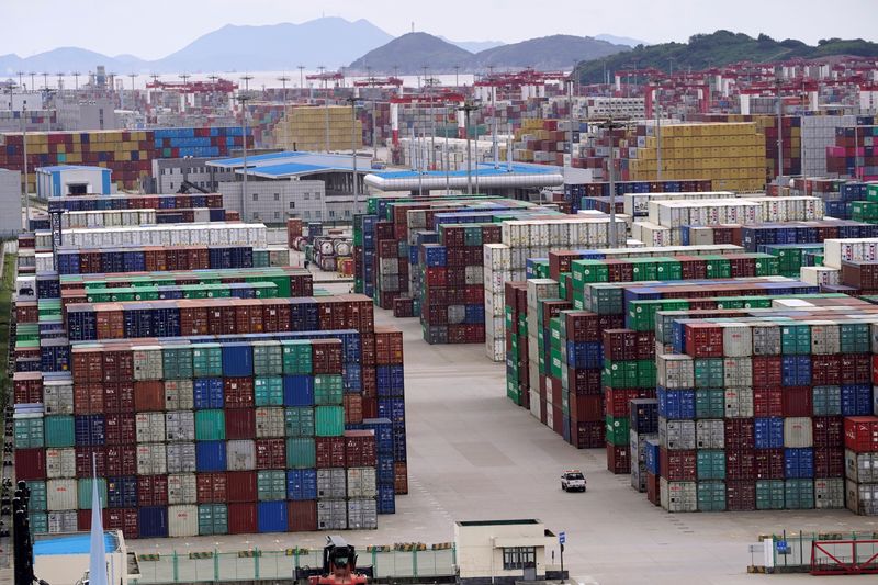 © Reuters. FILE PHOTO: Containers are seen at the Yangshan Deep Water Port in Shanghai, China,  October 19, 2020. REUTERS/Aly Song/File Photo