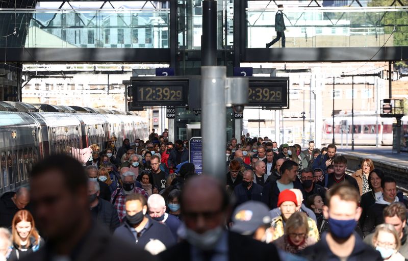 &copy; Reuters. FILE PHOTO: People walk along a platform after departing from a train at King's Cross Station, amid the coronavirus disease (COVID-19) outbreak in London, Britain, October 21, 2021. REUTERS/Henry Nicholls