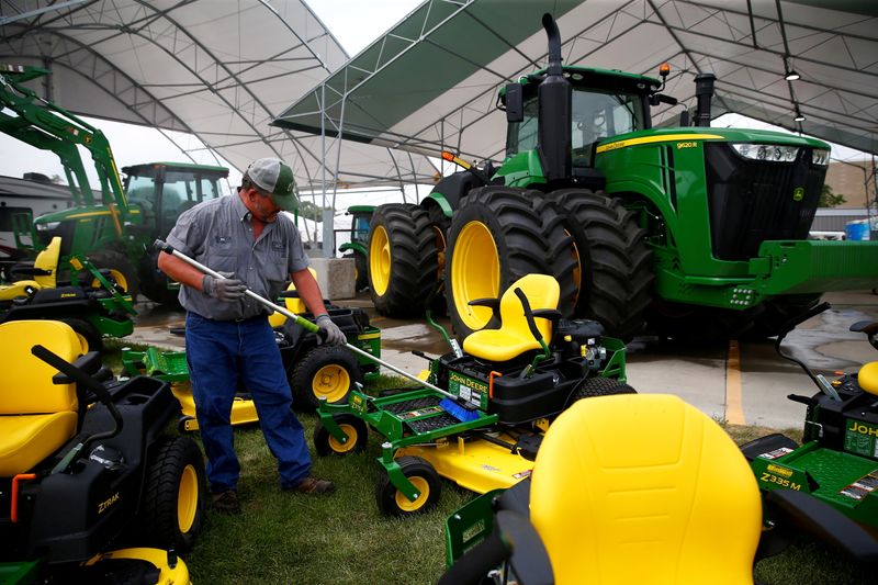 © Reuters. FILE PHOTO: A man cleans farm machinery as people prepare for the Iowa State Fair in Des Moines, Iowa, U.S. August 5, 2019. REUTERS/Eric Thayer/File Photo