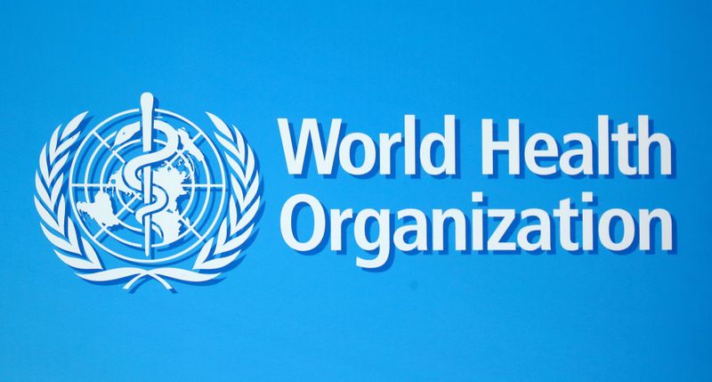 &copy; Reuters. Imagen de archivo del logo de la Organización Mundial de la Salud (OMS) durante una conferencia de prensa en Ginebra, Suiza. 25 de junio, 2020. REUTERS/Denis Balibouse/Archivo