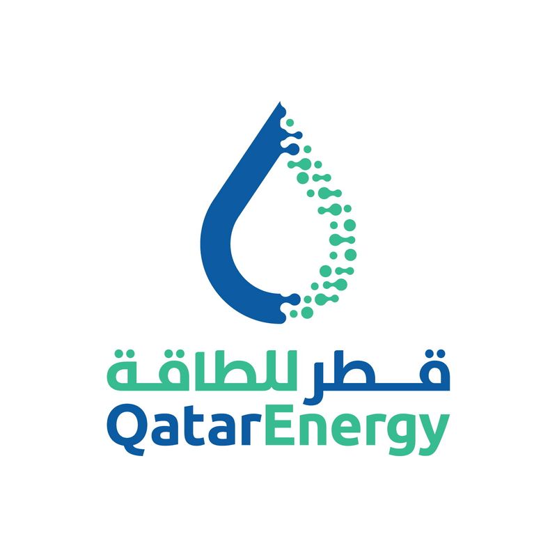 &copy; Reuters. FILE PHOTO: The new Qatar Energy logo is pictured during a news conference in Doha, Qatar, October 11, 2021. Qatar News Agency/Handout via REUTERS 