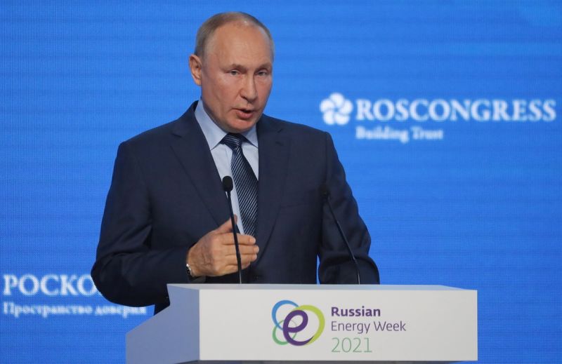 &copy; Reuters. ロシアのプーチン大統領は２７日、政府系天然ガス企業ガスプロムのミレル社長に対し、国内の天然ガス貯蔵施設の充填を終えた後、欧州諸国の貯蔵施設の充填を開始するよう命令した。１
