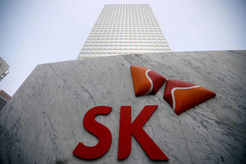 &copy; Reuters. FILE PHOTO: The logo of SK Innovation is seen in front of its headquarters in Seoul, South Korea, February 3, 2017. REUTERS/Kim Hong-Ji